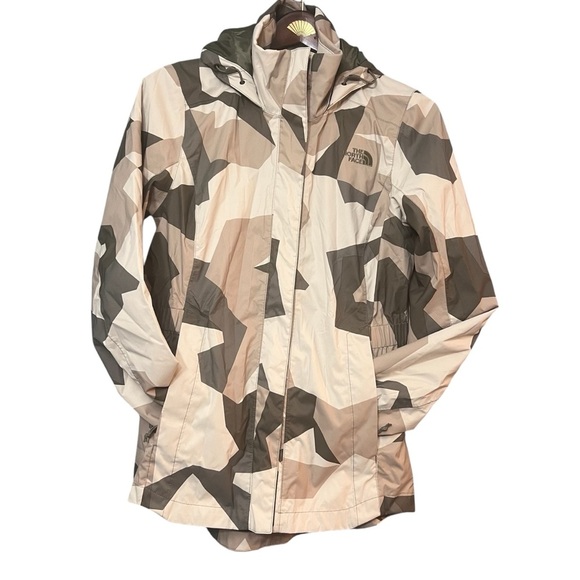 The North Face Jackets & Blazers - The North Face Jacket/ size: M/ Perfect condition/ Never worn it due to size
